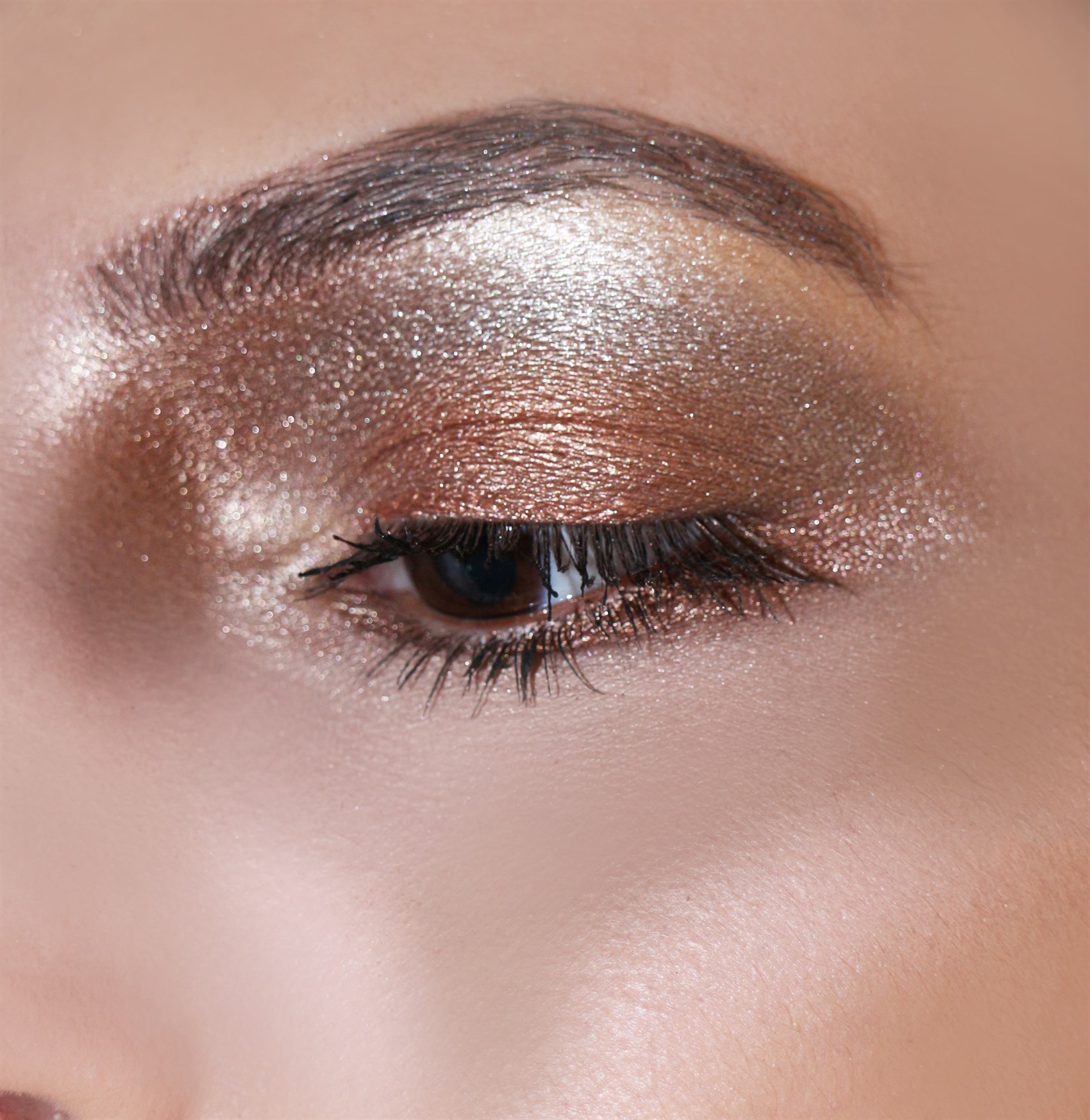 Metallic-Glow-Eyeshadow--df2c
